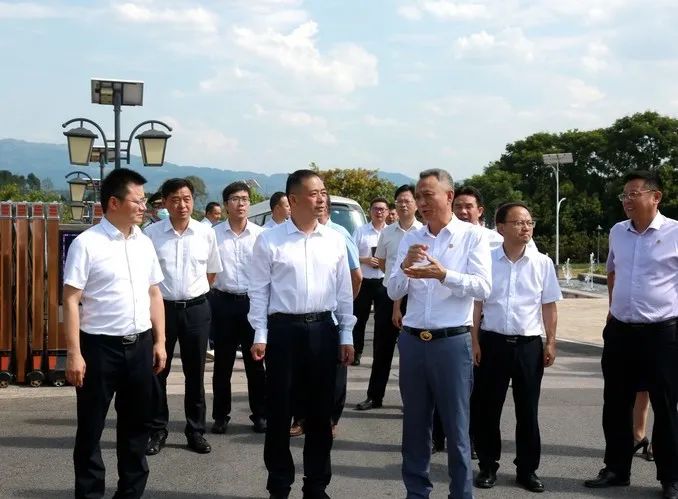 劉小強(qiáng)書記率領(lǐng)區(qū)領(lǐng)導(dǎo)集體調(diào)研遠(yuǎn)恒佳學(xué)校———關(guān)注教育、關(guān)心教育、支持教育